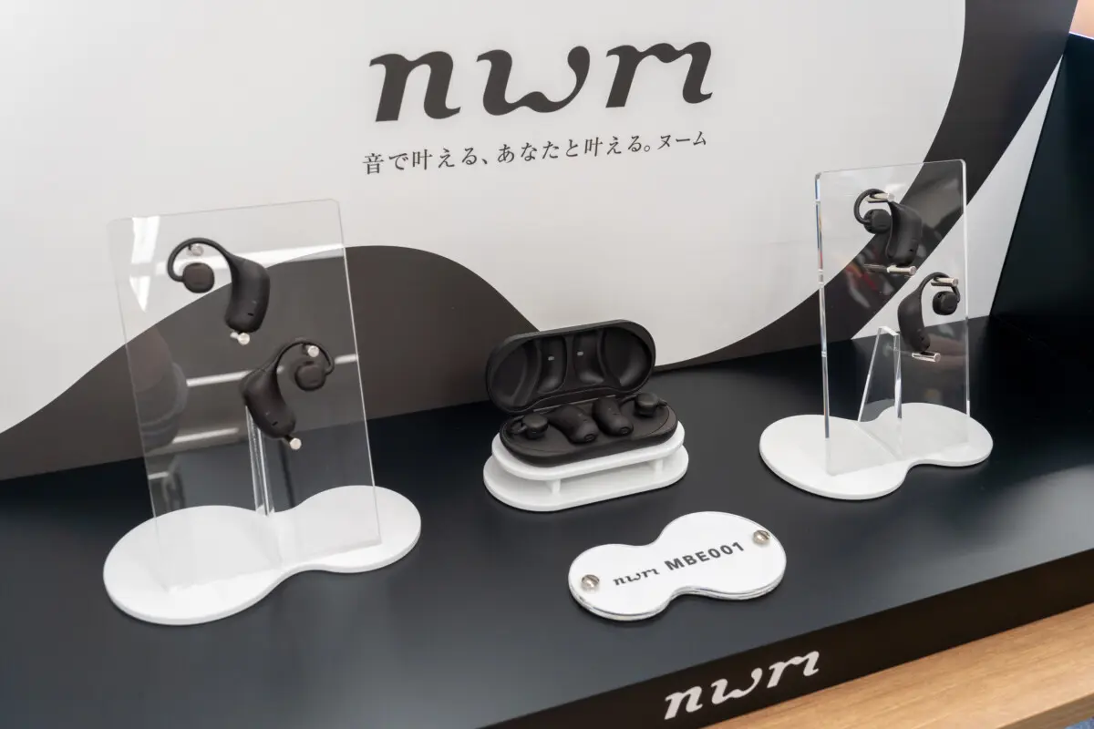 耳をふさがず音漏れもしないイヤホン「nwm MBE001」一般販売を開始